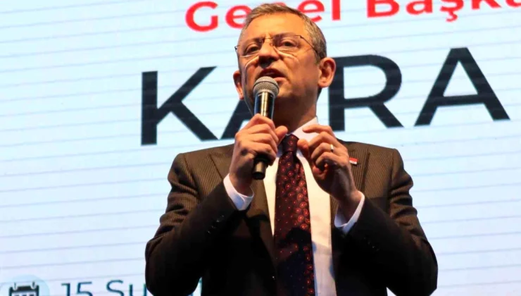 CHP Genel Başkanı Özgür Özel, Karabağlar’da halk buluşmasında adaylara destek istedi