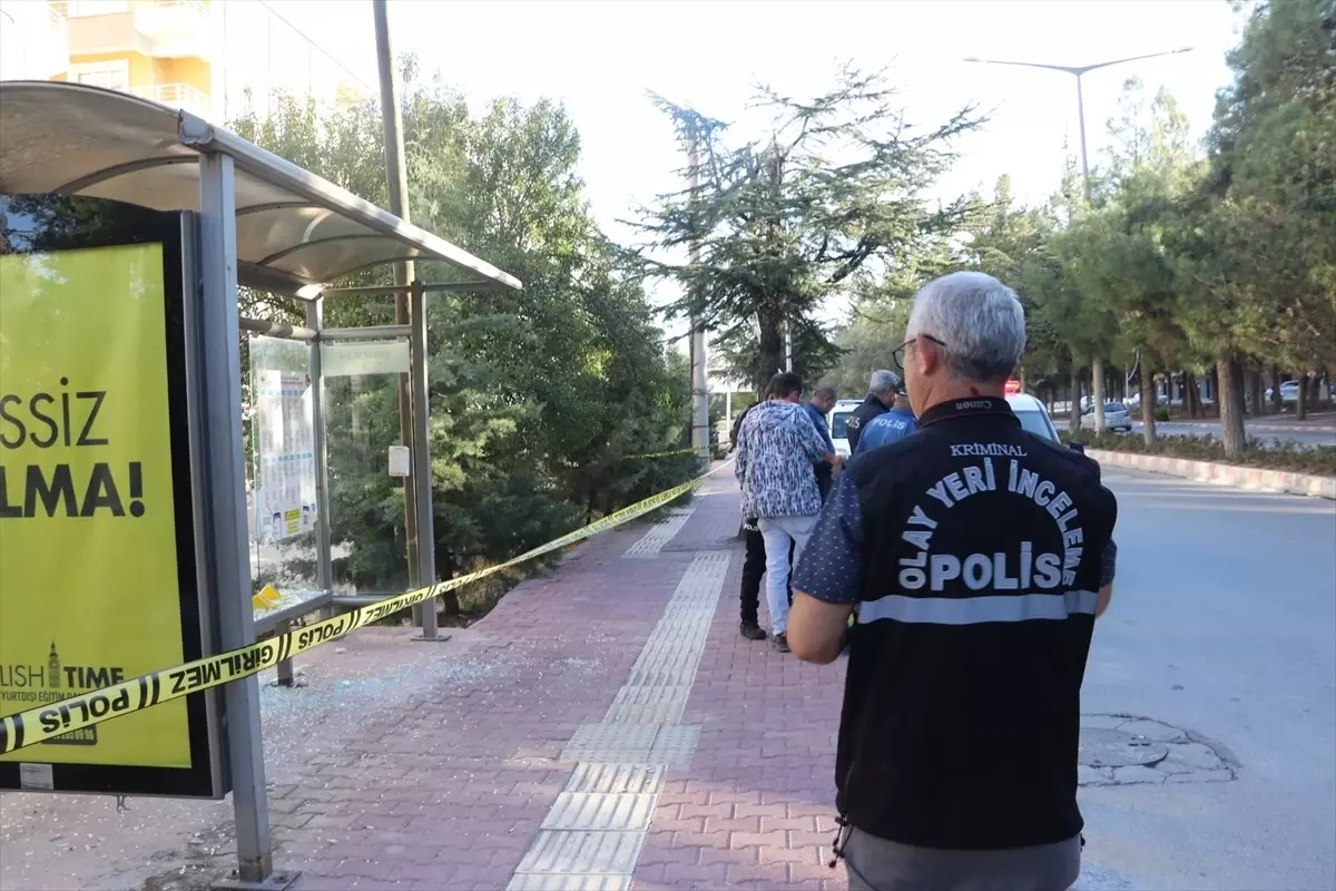 Burdur’da Otobüs Durağındaki Silahlı Saldırıda Kadın Yaralandı