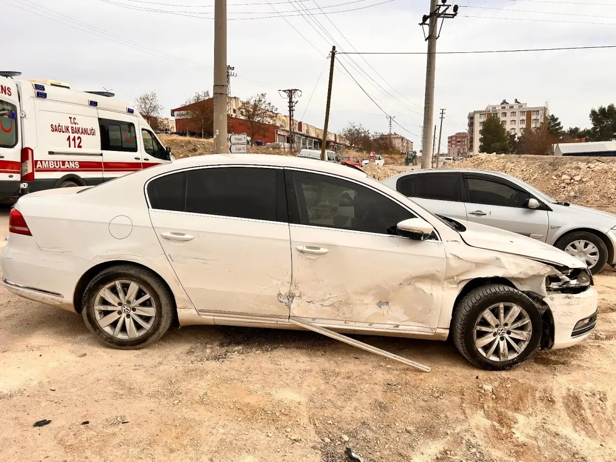 Besni’de Kafa Kafaya Çarpışma: 2 Yaralı