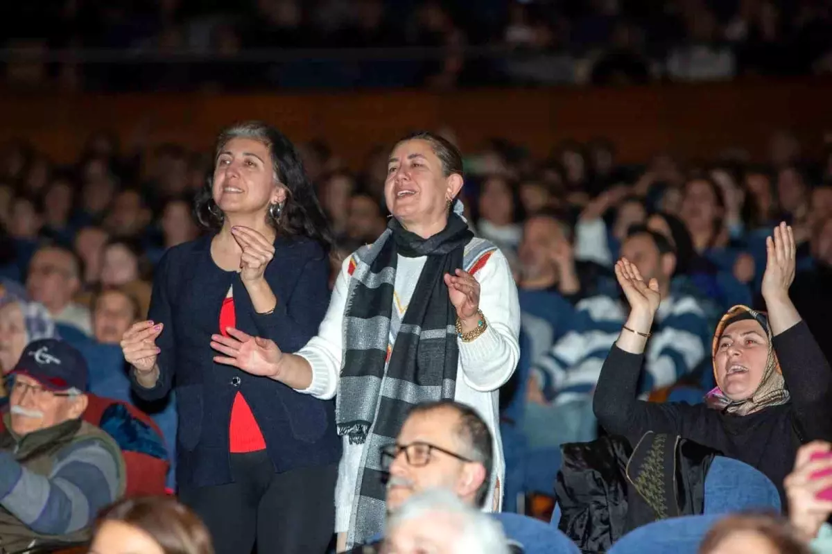 Bursa’da Çalgıcı Mektebi Roman Orkestrası’nın 15. Yıl Kutlaması Coşkuyla Gerçekleşti